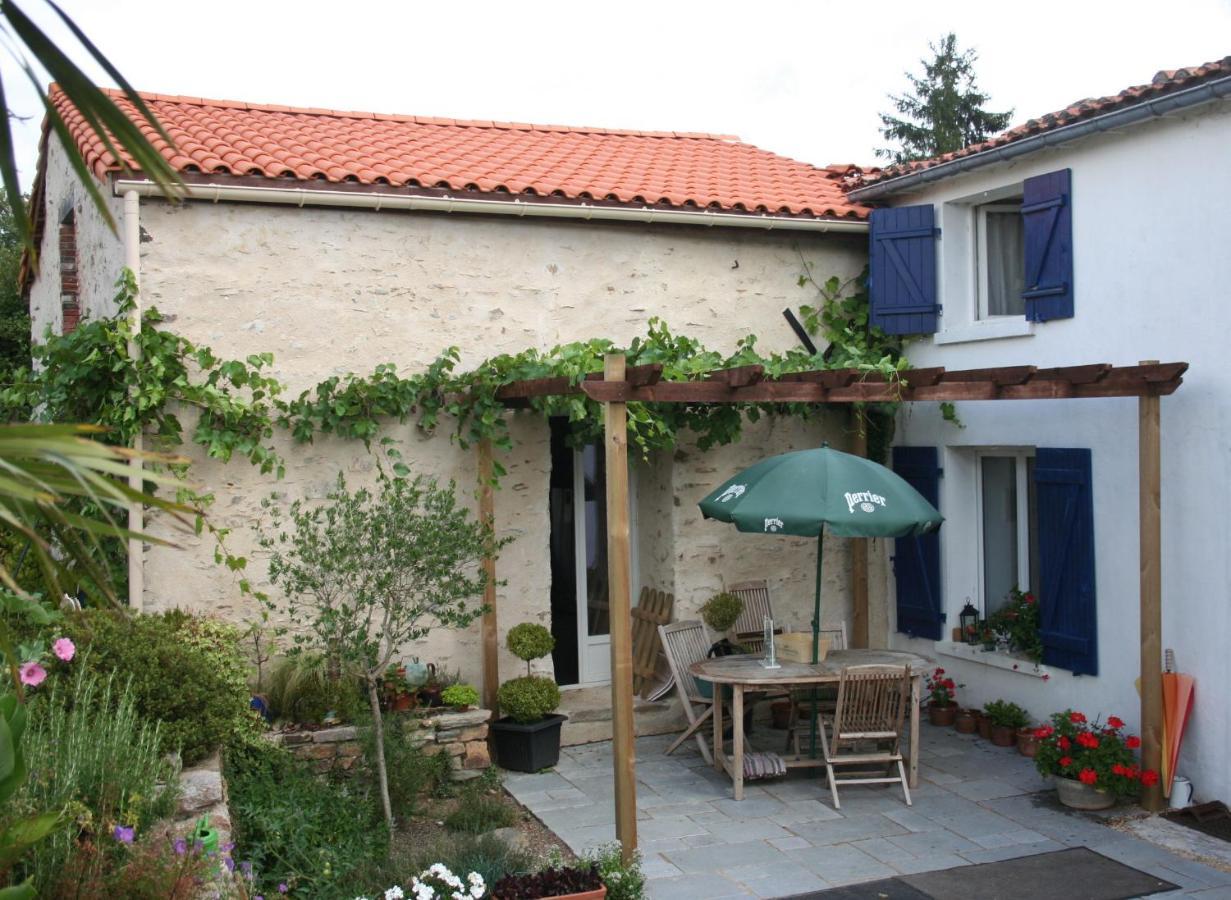 Bed and Breakfast Les Cerisiere Cheffois Экстерьер фото